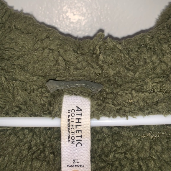 Forest green fluffy down vest - Picture 3 of 4